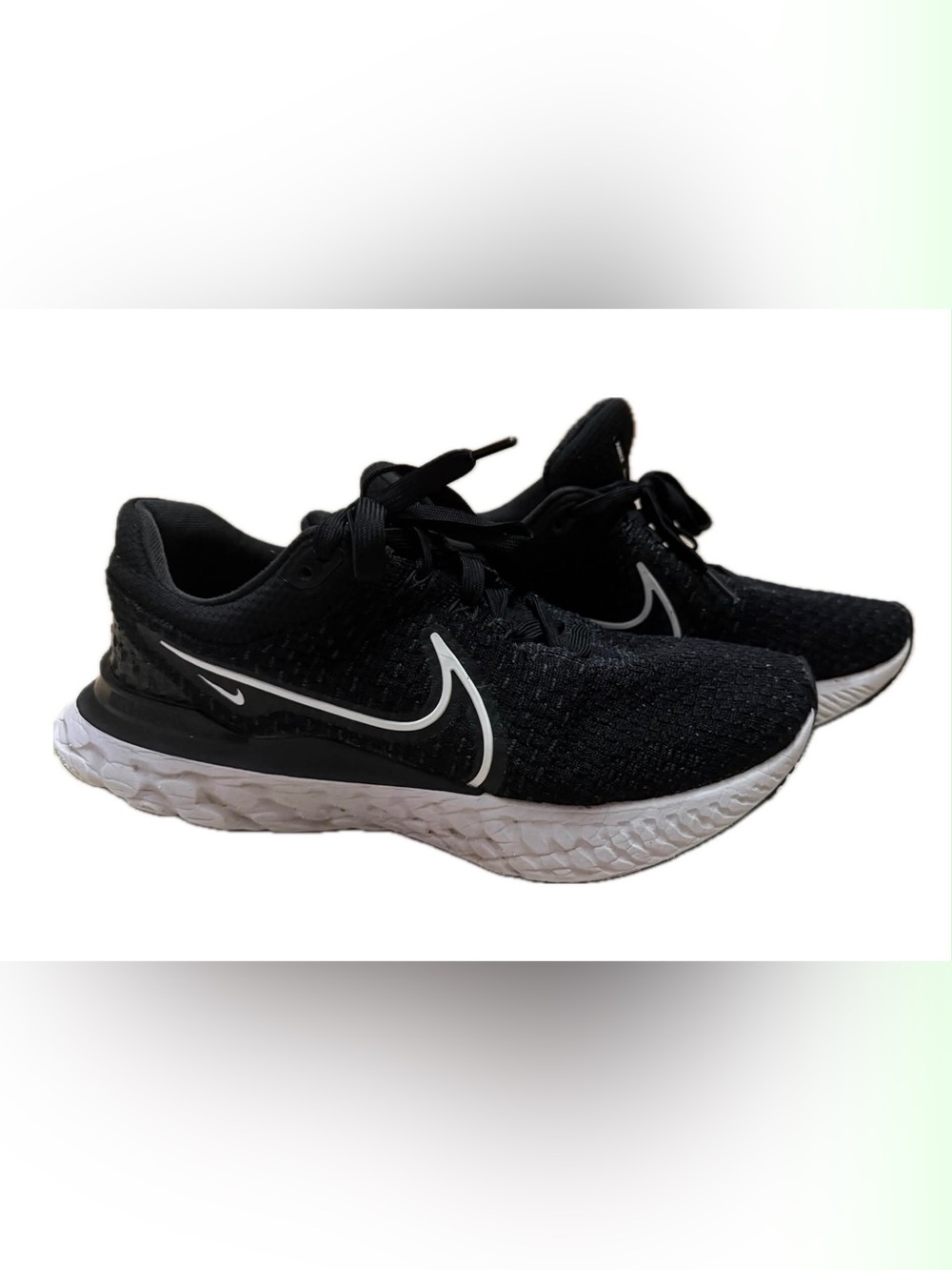 Nike Men’s Black Knit Running Shoes with White Midsole